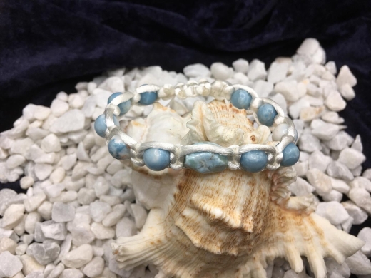 Larimar-Perlen-Armband, handgefertigt, Satin weiß