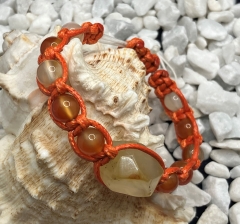 Makramee-Armband mit Karneol-Perlen, gewachste Baumwolle orange