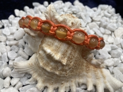 Makramee-Armband mit Karneol-Perlen, Textilband orange, handgefertigt