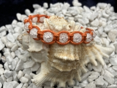 Makramee-Armband mit gecrackten Bergkristall-Perlen, Textilband orange, handgefertigt