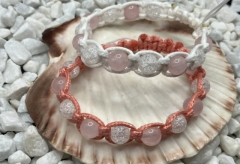 Makramee Armband mit Bergkristall und Rosenquarz Perlen, handgefertigt, rosa